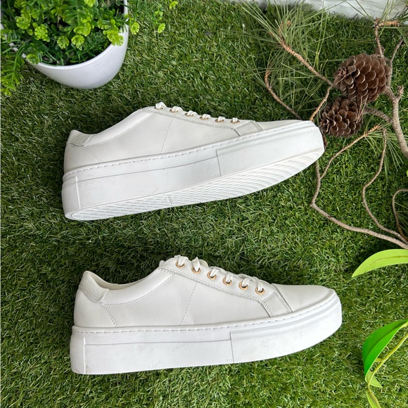 VAGABOND
ZOE PLATFORM SNEAKERS size 40 US 10 NEW
$140
White leather - Picture 14 of 17